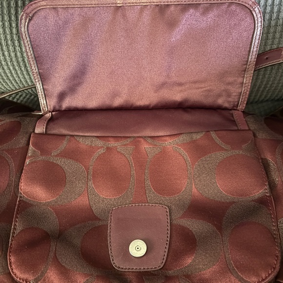 Coach Maroon Shoulder Bag with Structured Design and Metallic Hardware - Picture 10 of 10